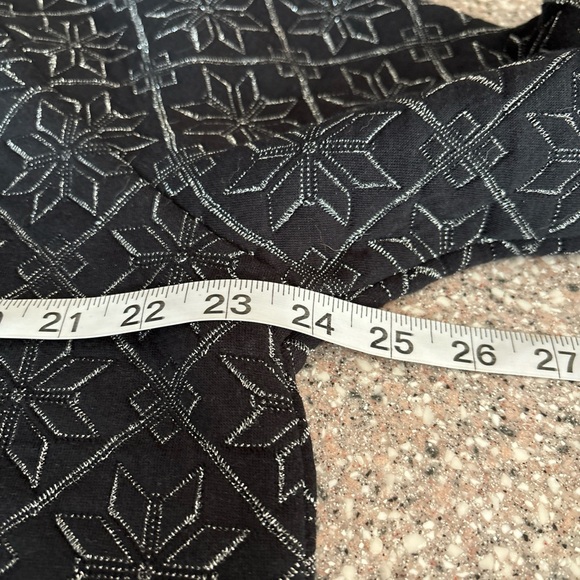 T by Talbots XL Black w/ Metallic Snowflakes Quilted Pullover Sweater NEW!!! - Picture 12 of 13